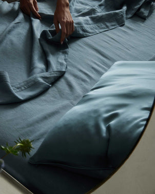 files/Bluestone-Silk-Flip-and-Eye-Mask-with-hands-web.jpg