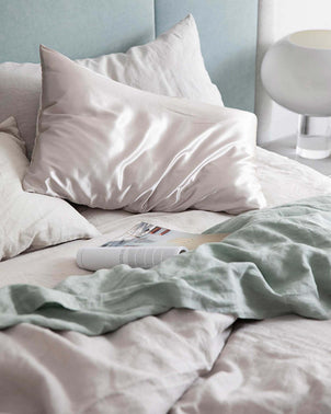 files/Duvet-Smoke-03.jpg