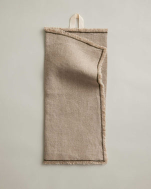 CULTIVER Fia kitchen towel in pine color folded, made of soft, absorbent fabric ideal for kitchen use.