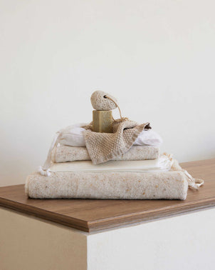files/Linen-Towel-10_f924eafc-f751-4194-a265-2b672fedd9c3.jpg