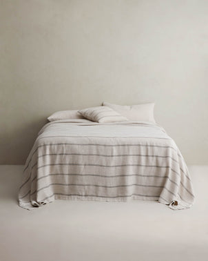 Cultiver Mira Linen Bedcover Ana displayed on a bed with neutral-toned linens and natural decor.