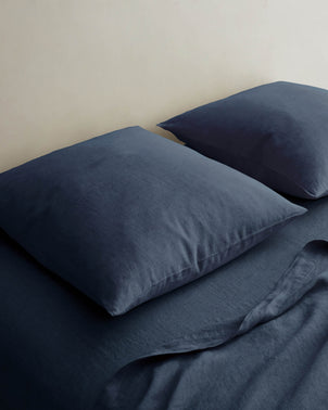 files/PillowcasesEuroRoyalStyledonBed2.jpg