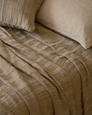 files/Rolfes_Bedcover_Cushion_Closeup_Natural_02.jpg