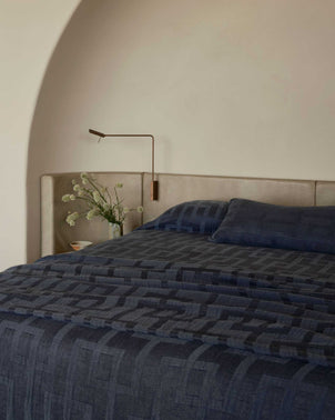 files/Rolfes_Bedcover_Navy_02.jpg