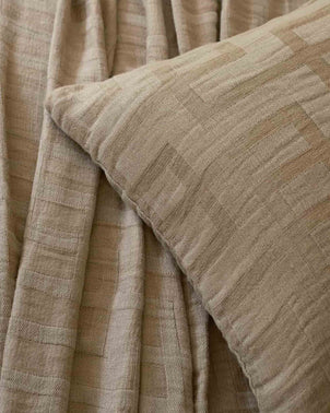 files/Rolfes_Throw_Cushion_Natural_closeup_ea3ce60c-cfda-4e59-821a-bd8f1f3532a0.jpg