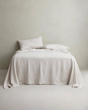 Smoke gray linen sheet set with matching pillowcases styled on a bed, showcasing soft, breathable bed linen from CULTIVER.
