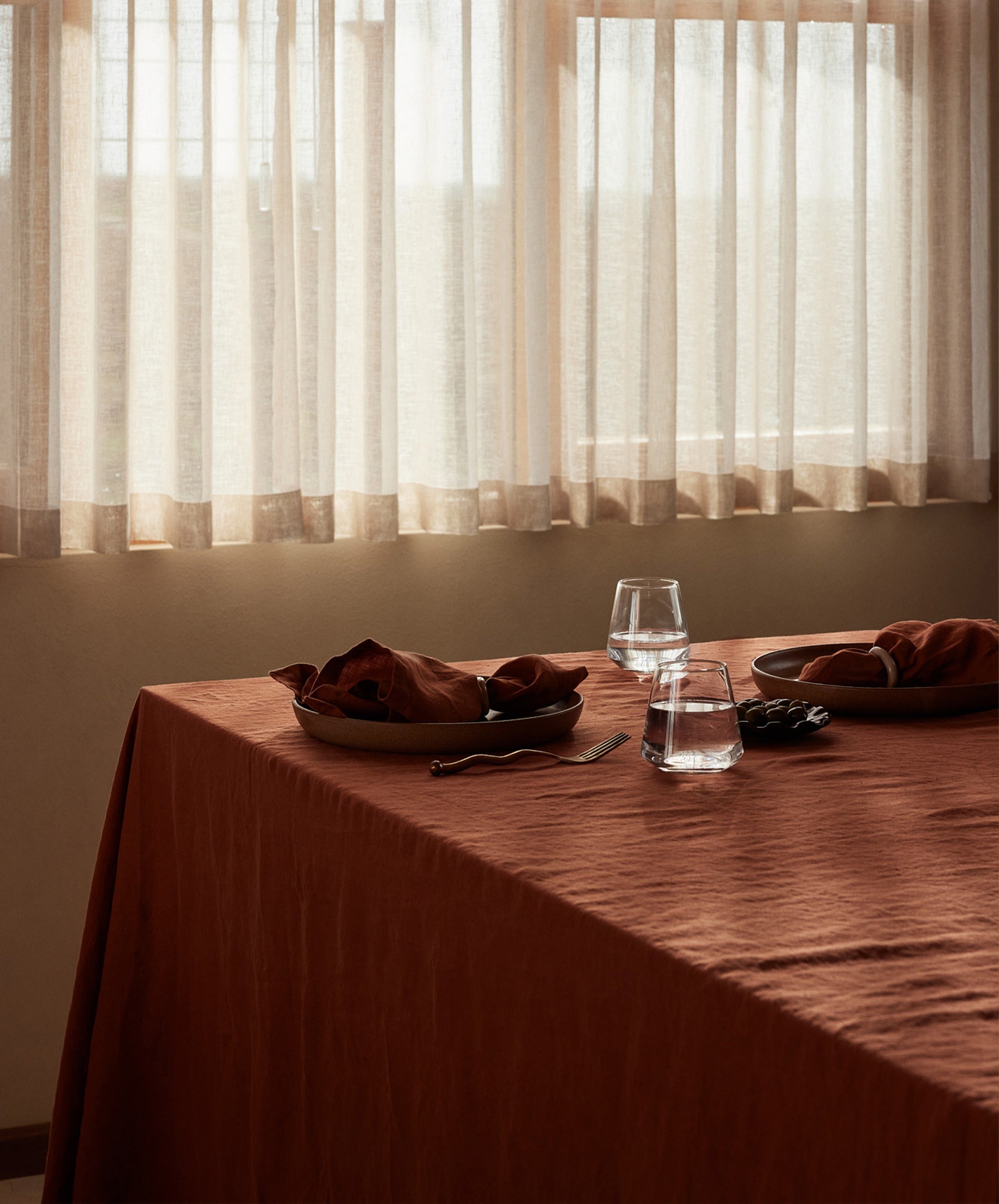 SHOP DINING