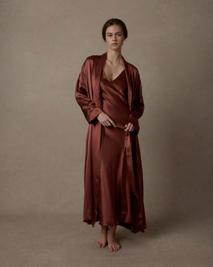 files/Silk-Robe-Cinnabar-06_c939e3a6-441b-4ce9-8b6b-36887e89652c.jpg