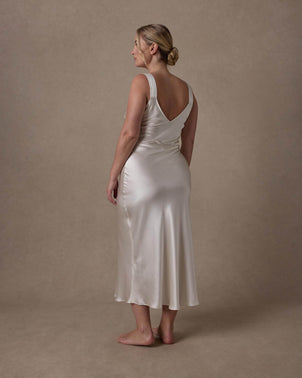 files/Silk-Slip-Ivory-07_e9b0e49f-a3ff-46e6-a79d-6d350e470baf.jpg